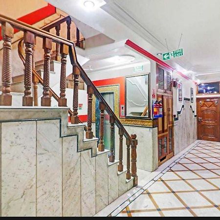 Super Hotel O Blue Sapphire Delhi Нью-Дели Экстерьер фото