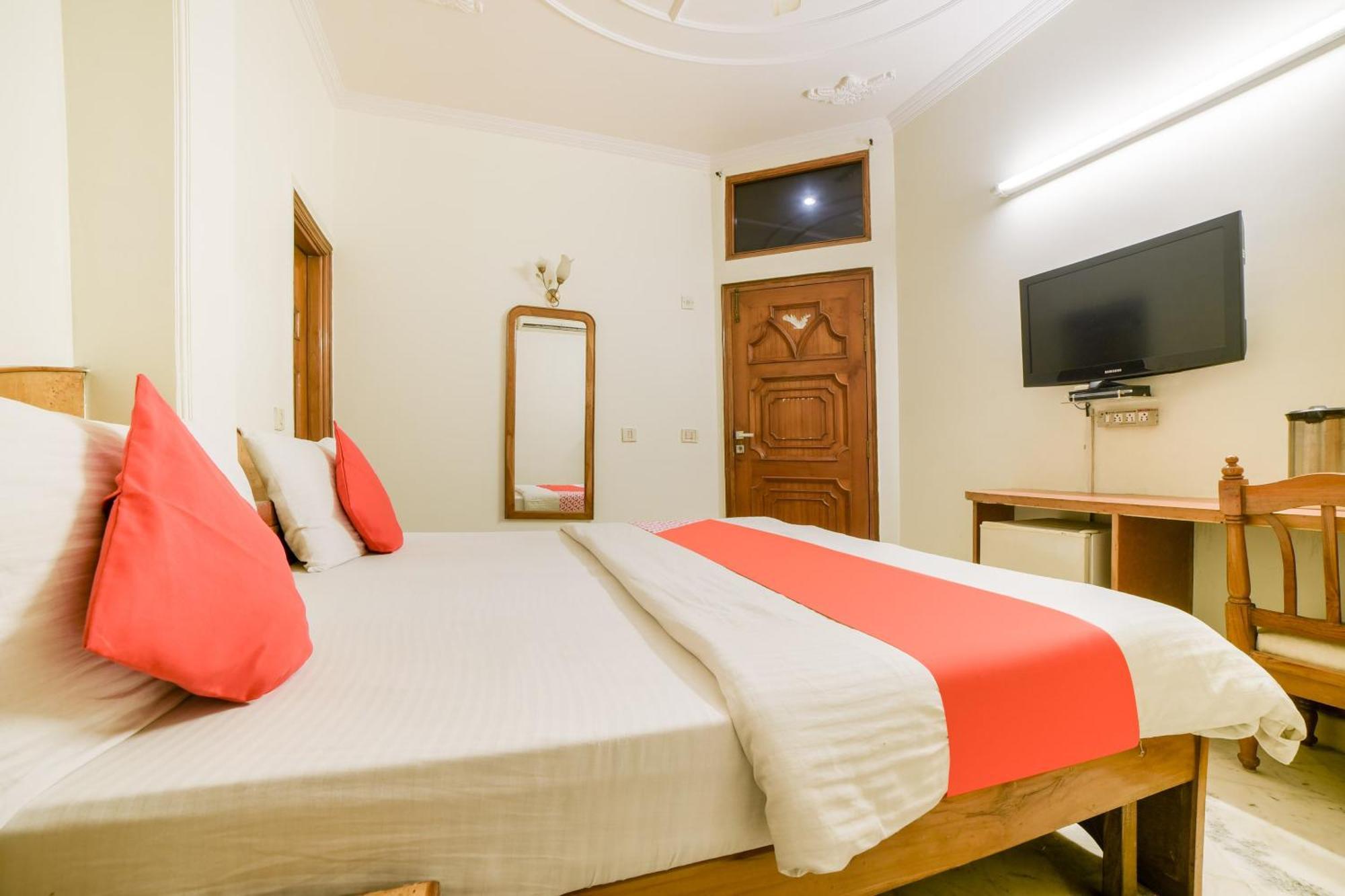 Super Hotel O Blue Sapphire Delhi Нью-Дели Экстерьер фото