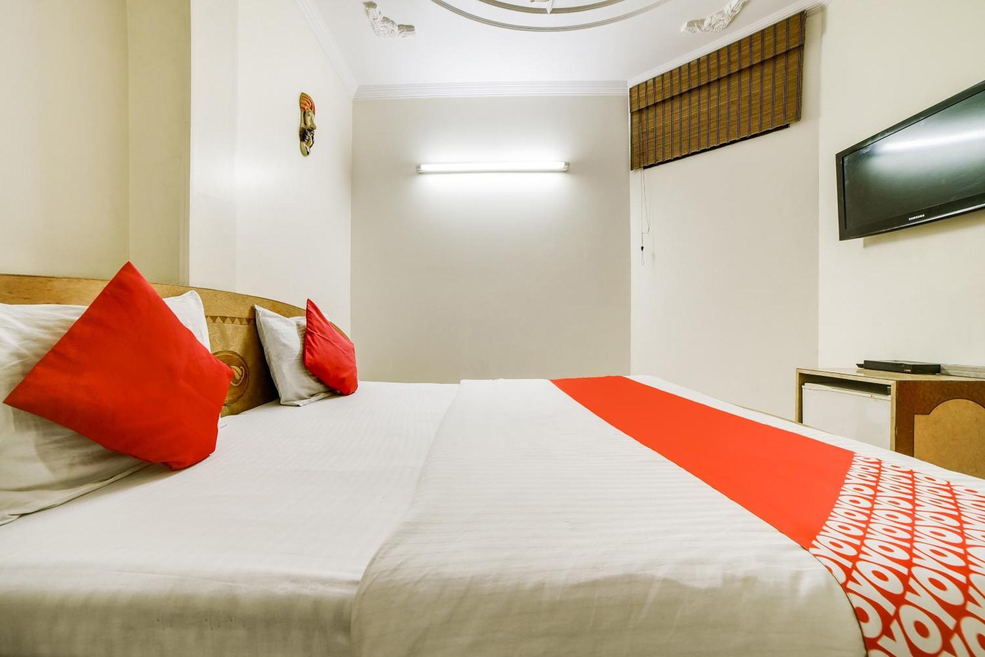 Super Hotel O Blue Sapphire Delhi Нью-Дели Экстерьер фото