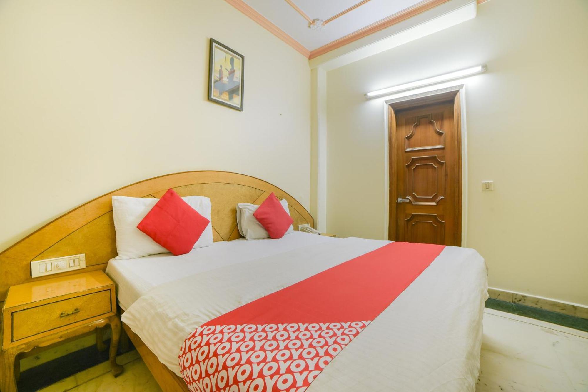 Super Hotel O Blue Sapphire Delhi Нью-Дели Экстерьер фото