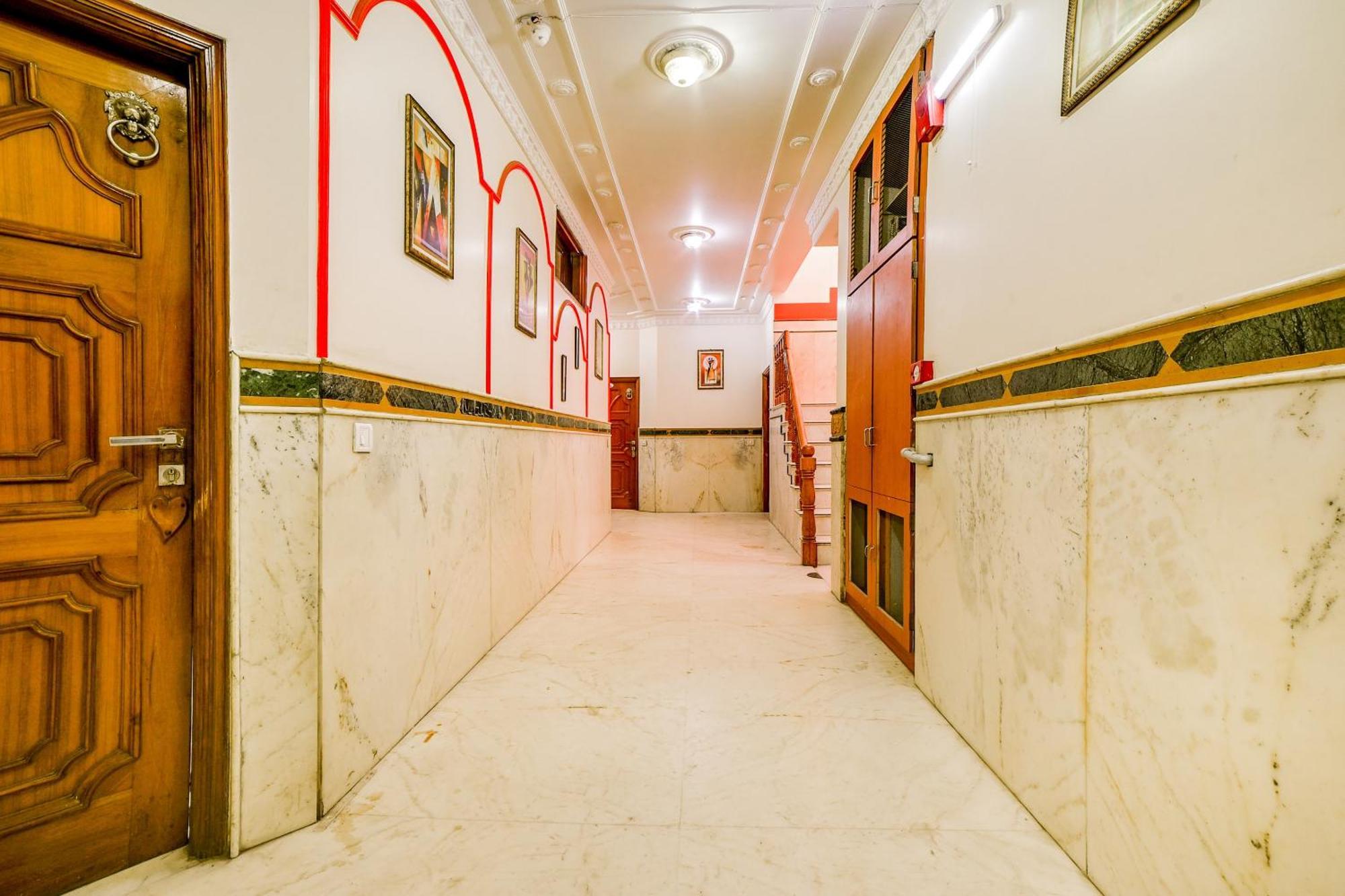 Super Hotel O Blue Sapphire Delhi Нью-Дели Экстерьер фото