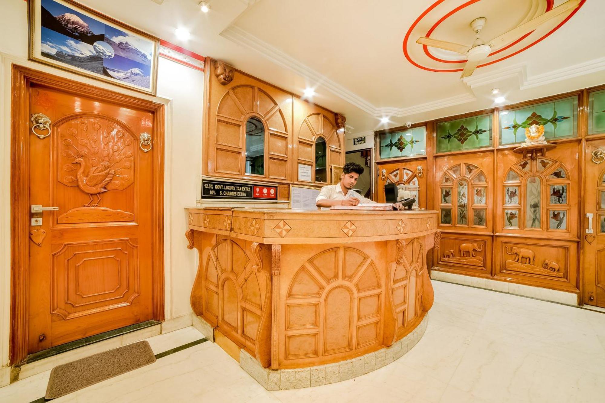 Super Hotel O Blue Sapphire Delhi Нью-Дели Экстерьер фото