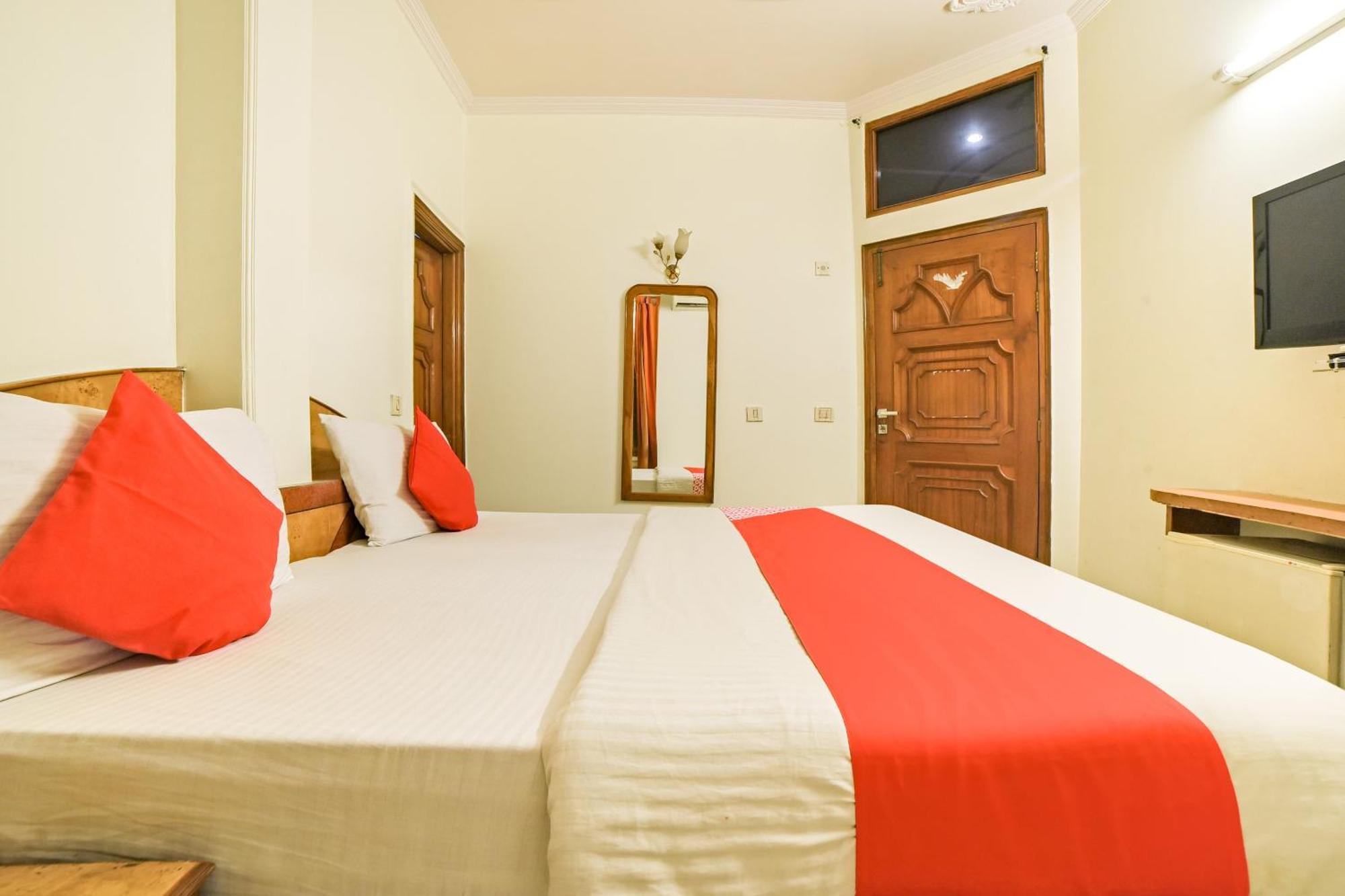 Super Hotel O Blue Sapphire Delhi Нью-Дели Экстерьер фото