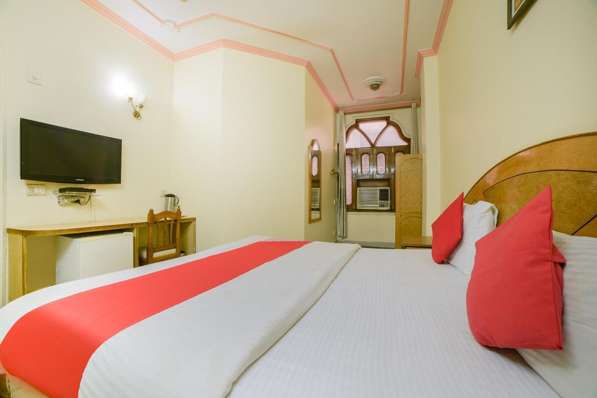 Super Hotel O Blue Sapphire Delhi Нью-Дели Экстерьер фото