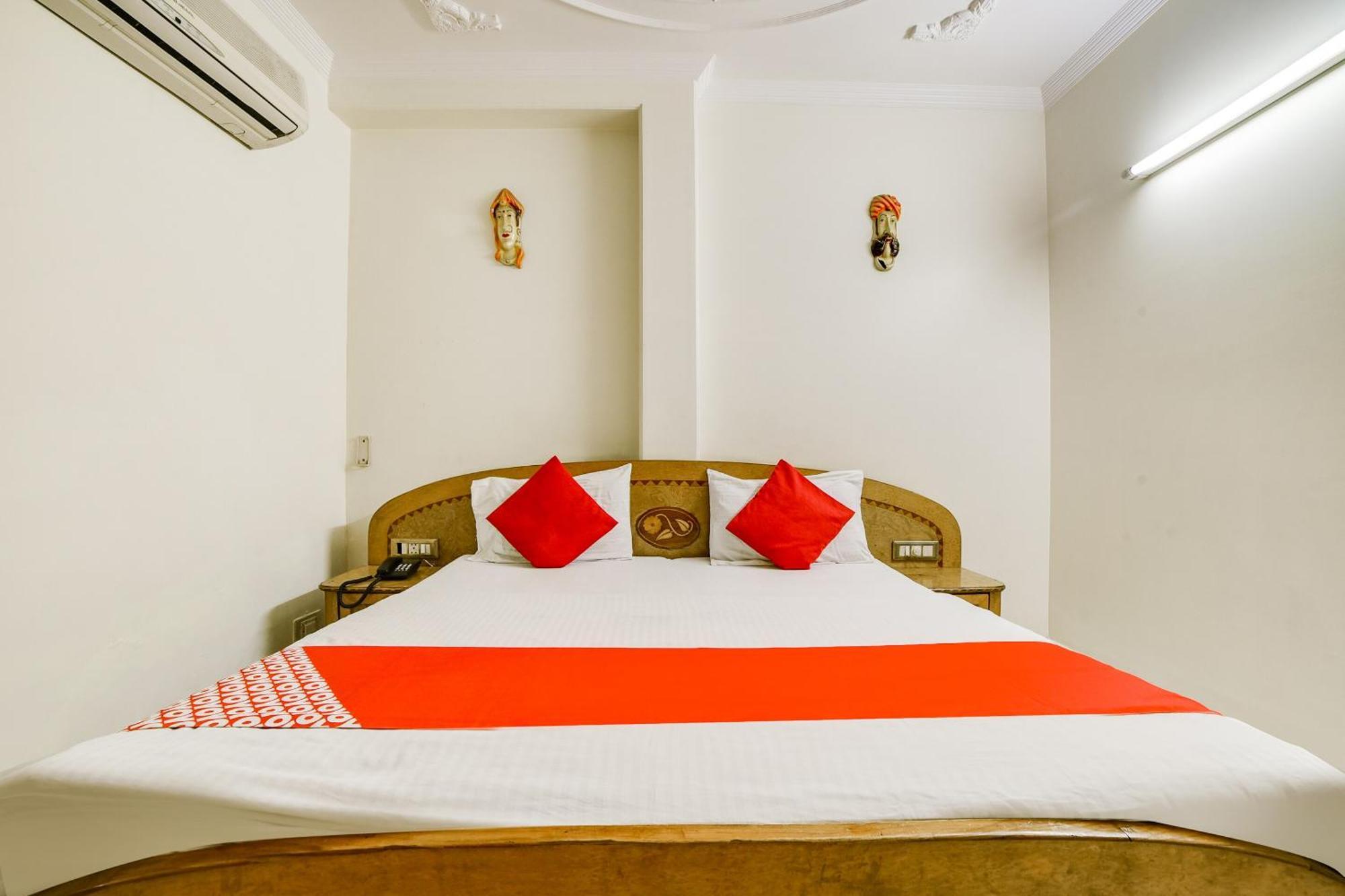Super Hotel O Blue Sapphire Delhi Нью-Дели Экстерьер фото