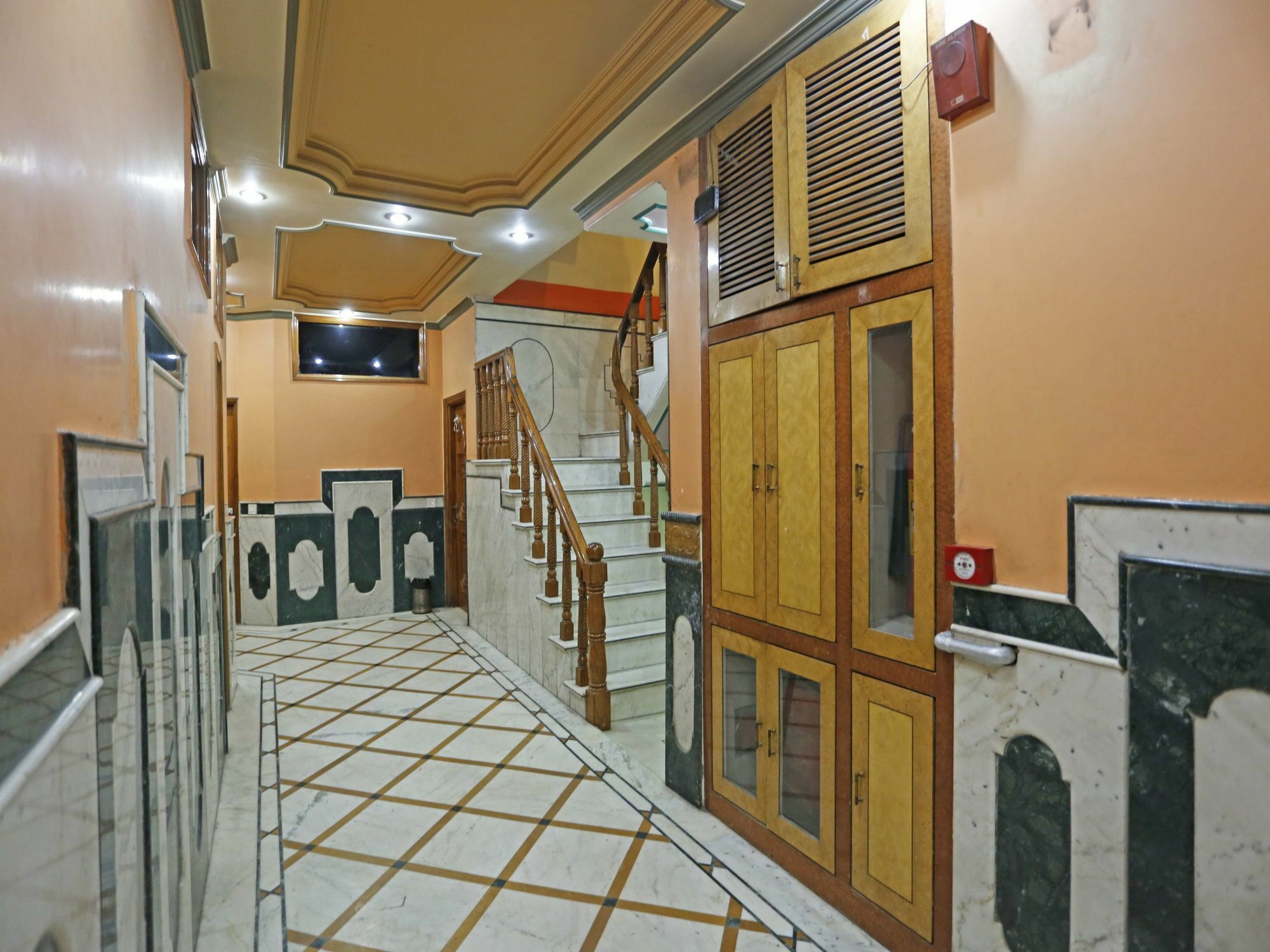 Super Hotel O Blue Sapphire Delhi Нью-Дели Экстерьер фото